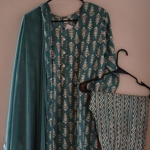 Women's Embroidered Kurti Set With Dupatta